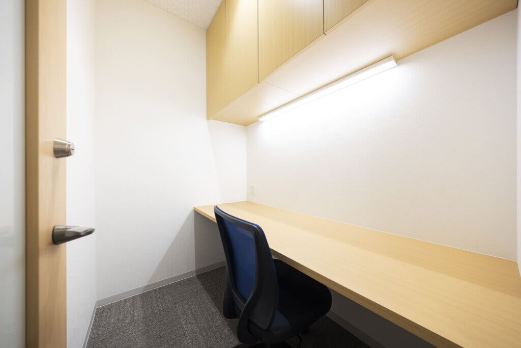  1〜2名向けの家具付き完全個室｜天神駅徒歩1分のレンタルオフィス・コワーキングスペースZero-Ten Park（ゼロテンパーク）天神西通り店