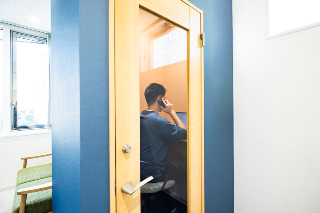 無料で使えるフォンブースを全15室完備｜天神駅徒歩1分のレンタルオフィス・コワーキングスペースZero-Ten Park（ゼロテンパーク）天神西通り店