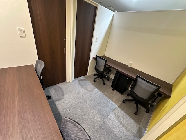 The CompanyDAIMYO店セミプライベートオフィス4名用