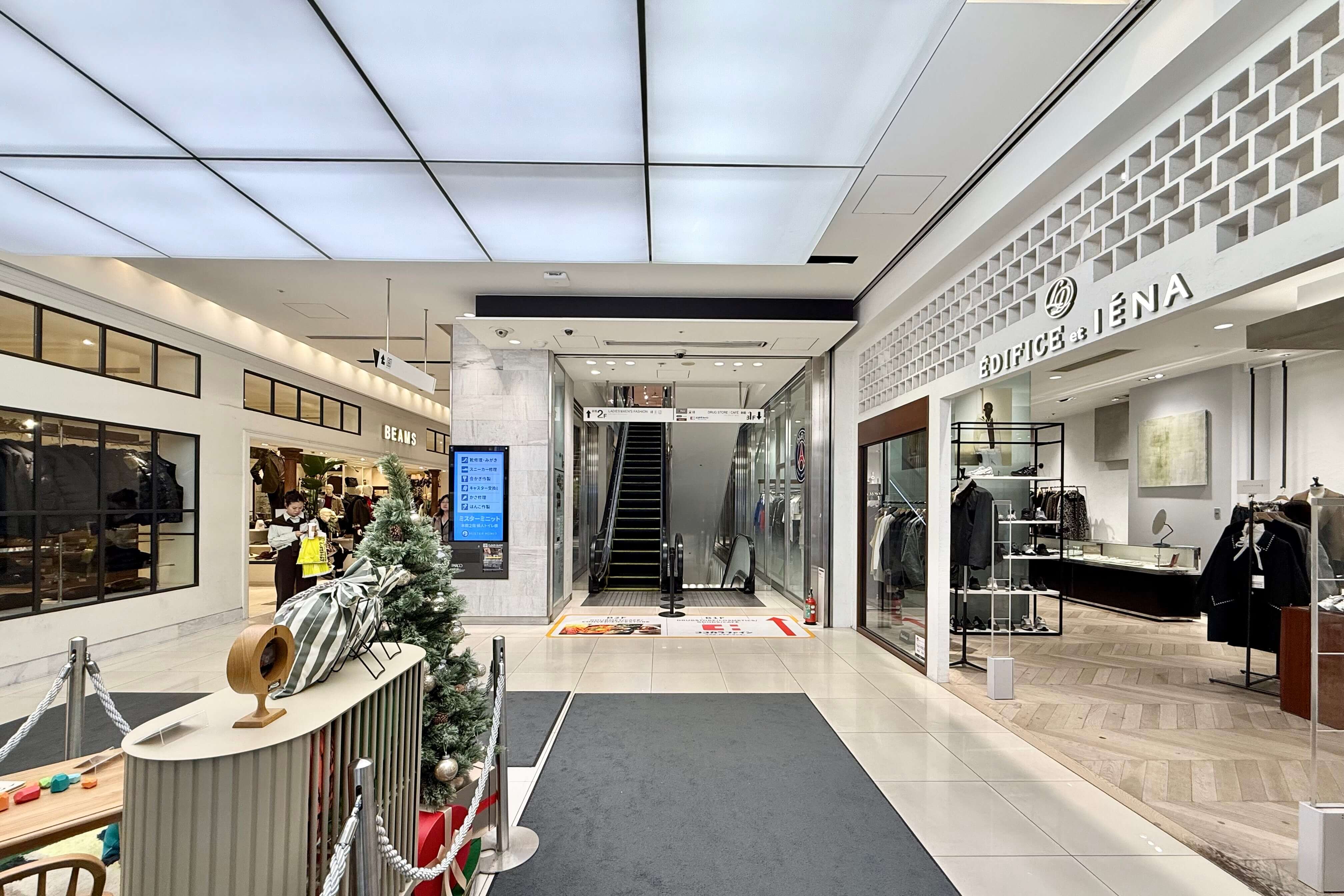Zero-Ten Park（旧 The Company）福岡PARCO店へのアクセス｜福岡パルコ新館入口から入って直進するとエスカレーター