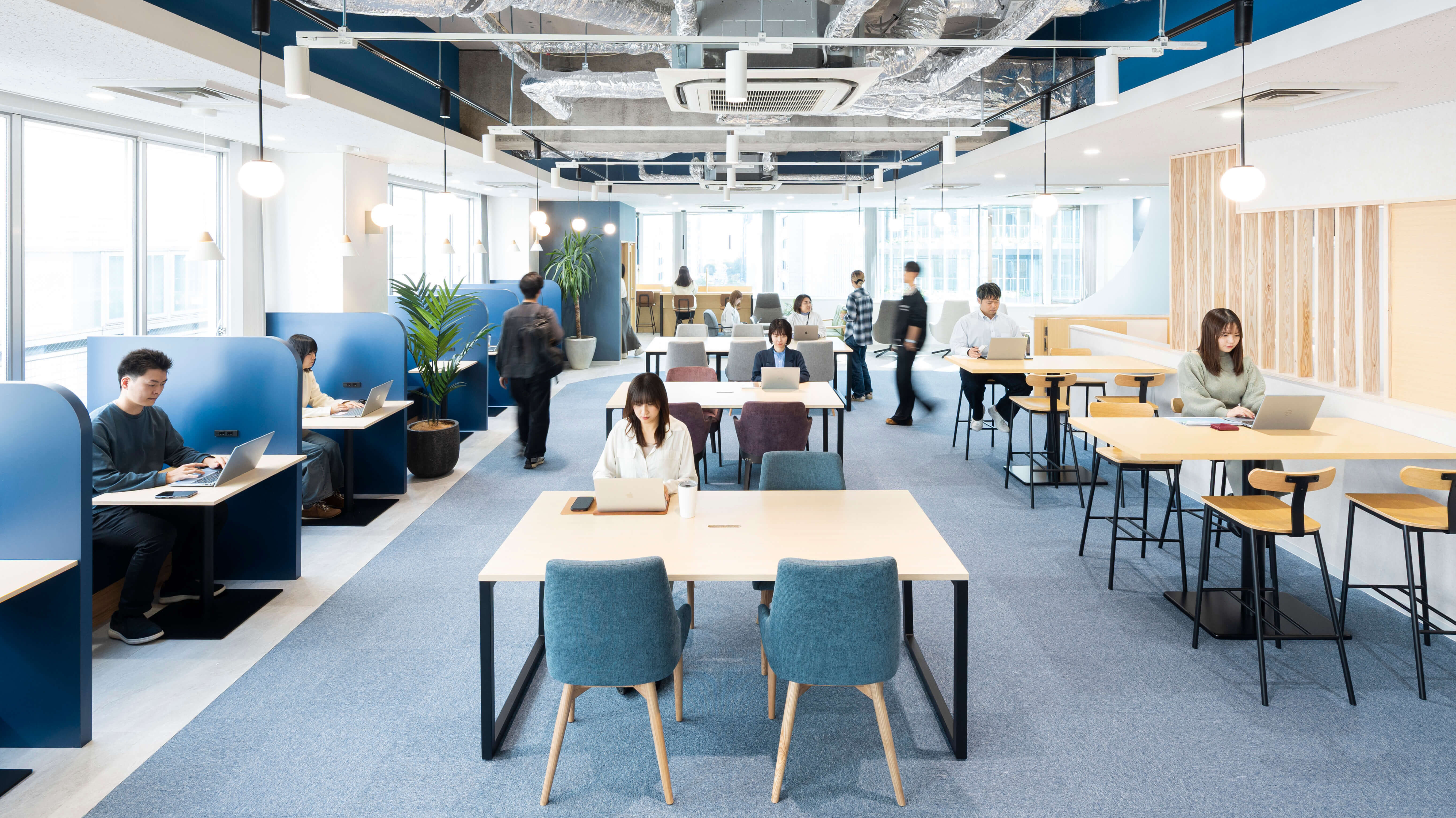 ビル最上階のコワーキングスペースは広々135.86㎡｜天神駅徒歩1分のレンタルオフィス・コワーキングスペースZero-Ten Park（ゼロテンパーク）天神西通り店